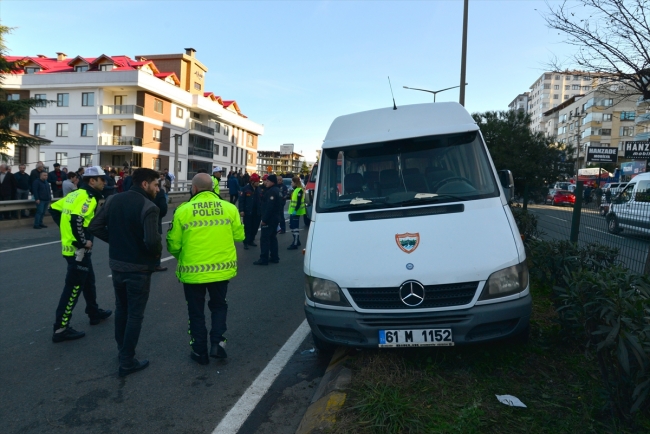 Trabzon'da tır ve minibüs çarpıştı: 3 ölü, 18 yaralı